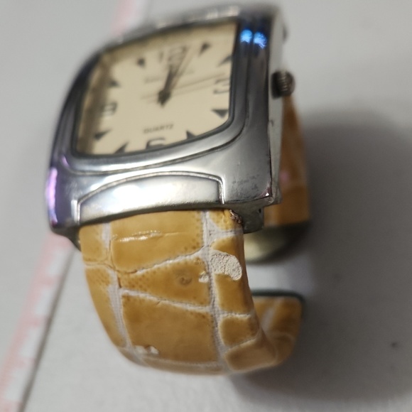 Vintage Andre Francois yellow and white bangle watch ⌚️ works! - Picture 6 of 13